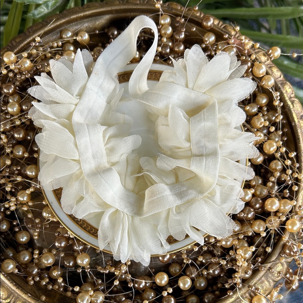 Cream Floral Hair Accessory - Picture 5 of 9
